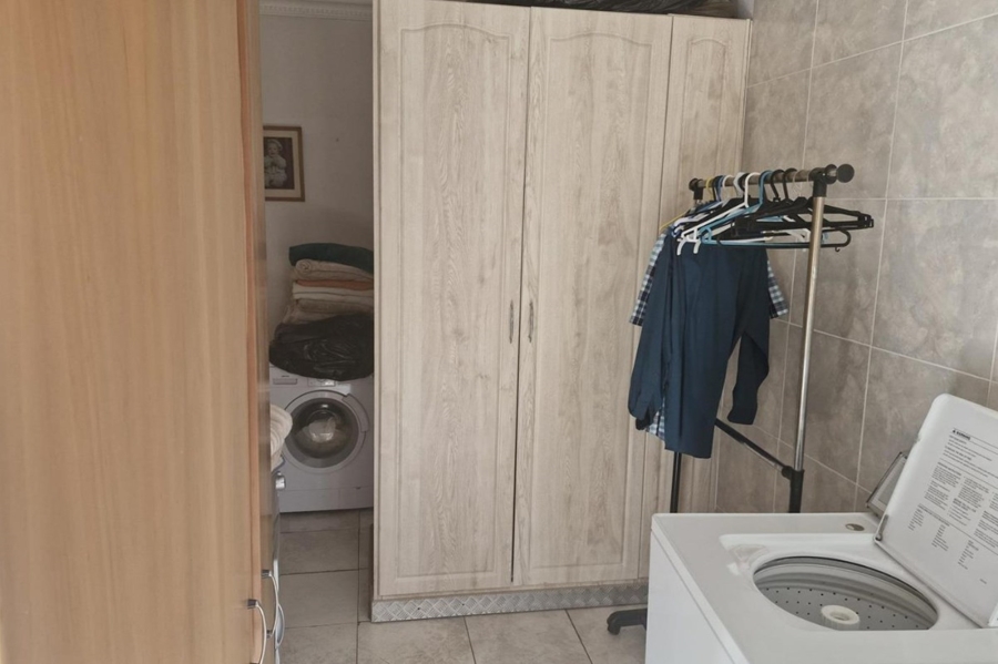 8 Bedroom Property for Sale in Kshane North West